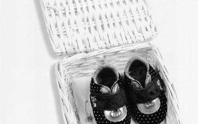 "Mini Baby Box" Giovanni Raspini: scarpette con decoro trenino - Decoro trenino in argento 925/°°°