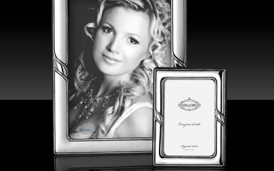 Cornici Valori Group argenteria collezione "Martina" - In argento 925/°°° lucido o satinato. Retro in legno.